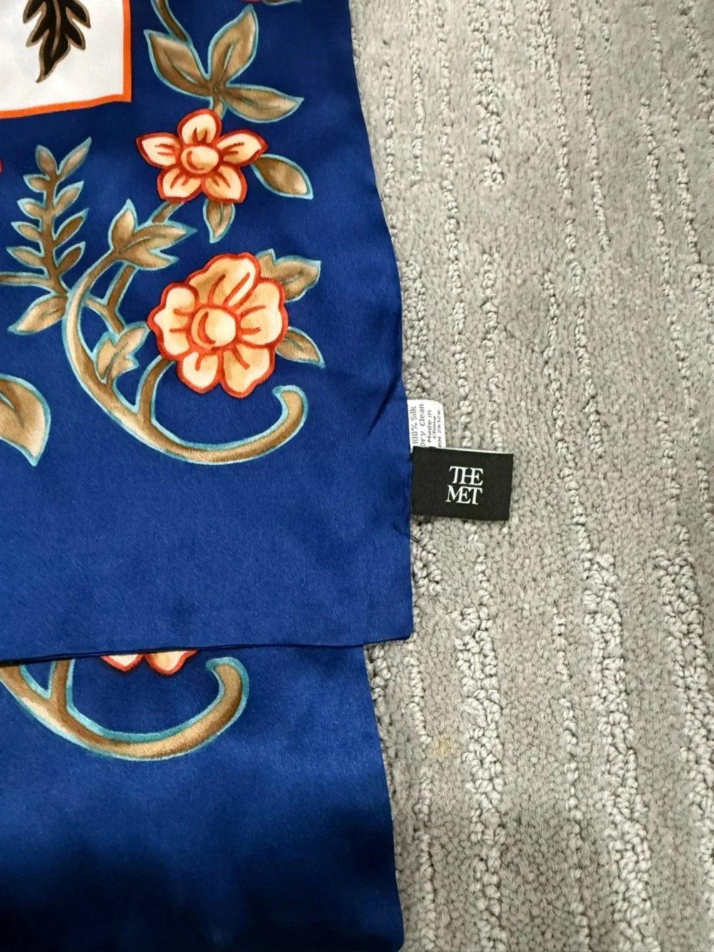 Metropolitan Museum of Art‎ silk scarf